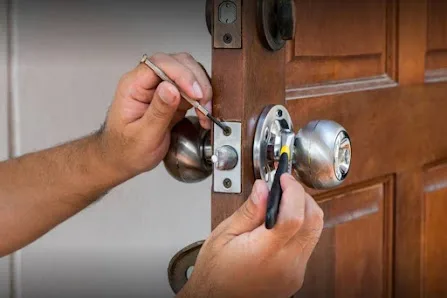 Review Locksmiths - photo 1